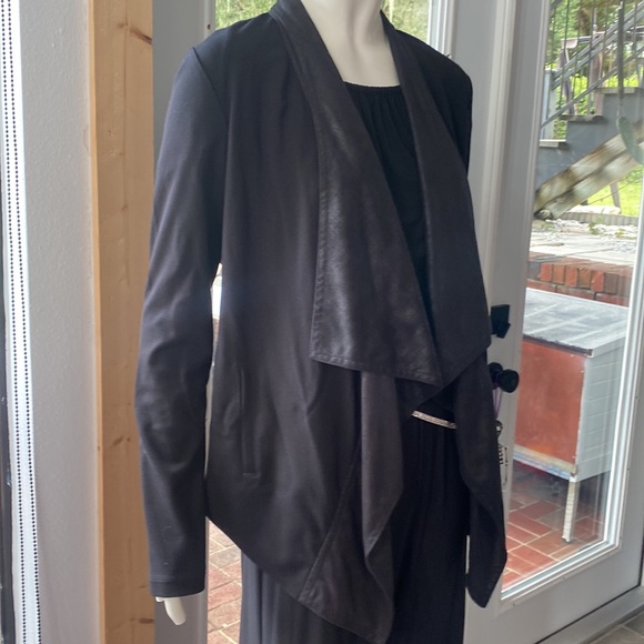Cabi black fitted jacket with draping lapel. - Picture 3 of 5